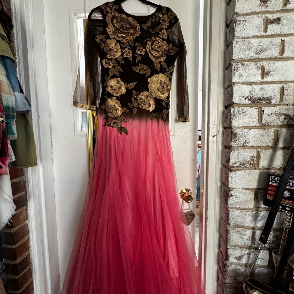 Elegant Black and Gold 3/4 Sleeve Prom Gown